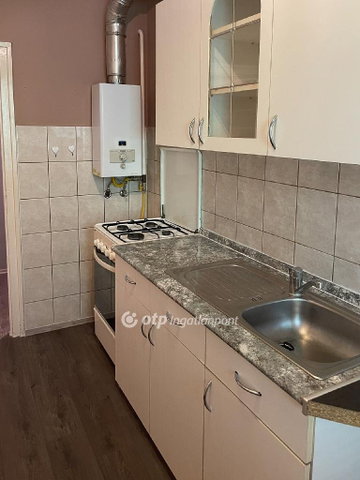 Eladó téglalakás, Kaposváron 30 M Ft, 1 szobás