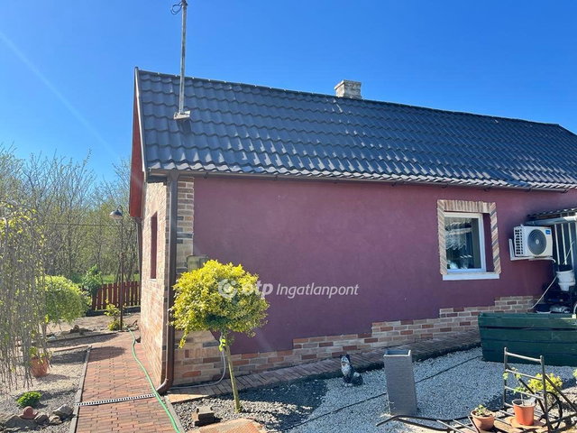 Eladó családi ház, Daruszentmiklóson 30 M Ft, 2+1 szobás