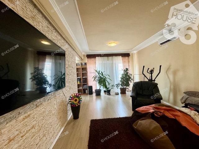 Eladó családi ház, Szabadszálláson 57.7 M Ft, 3 szobás