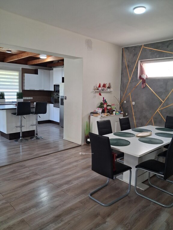 4 bed · 180m² · 83.990.000 ft