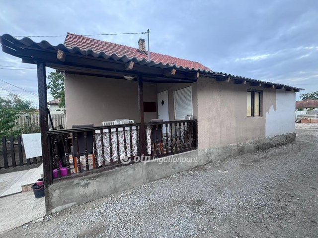 Eladó családi ház, Poroszlón 38 M Ft, 3 szobás