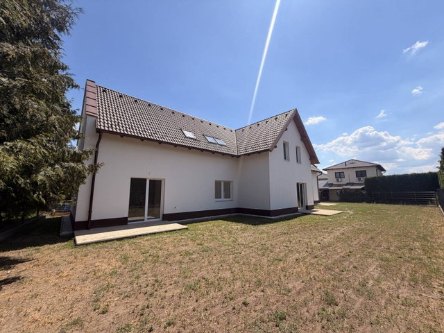 Eladó ikerház, Vácon 104 M Ft, 4 szobás / költözzbe.hu