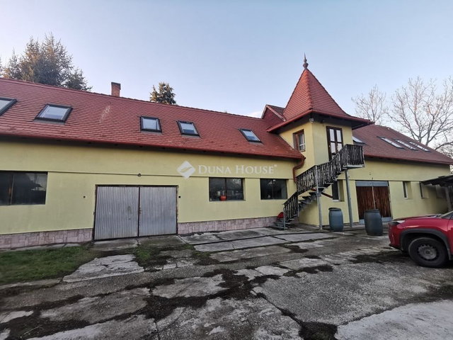 Eladó családi ház, Tatán 108 M Ft, 3 szobás
