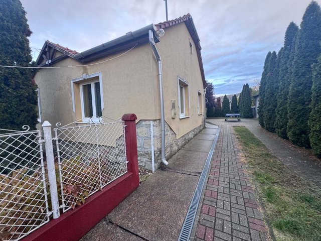 Eladó családi ház, Bánhorvátiban 59.95 M Ft, 2 szobás