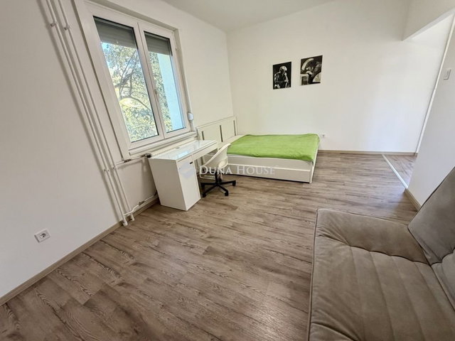 Eladó téglalakás, Pécsett 63.9 M Ft, 3 szobás