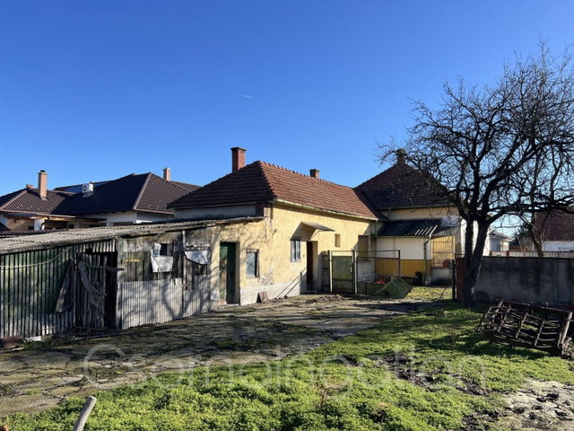 Eladó családi ház, Csornán 36.89 M Ft, 4 szobás