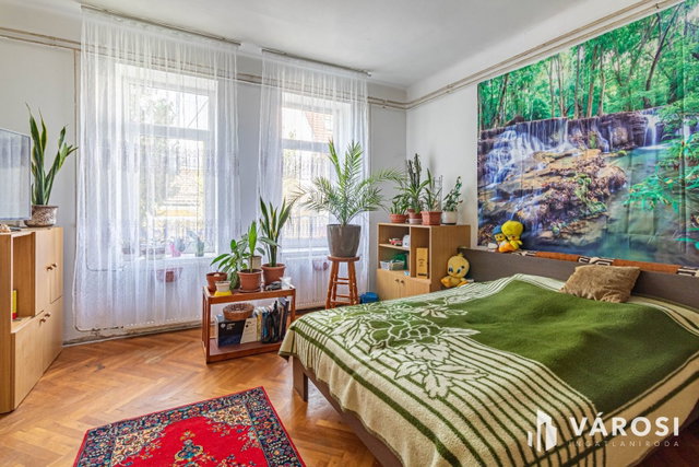 Eladó téglalakás, Szegeden 14 M Ft, 4 szobás