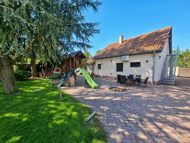 Eladó családi ház, Fóton 139 M Ft, 6 szobás