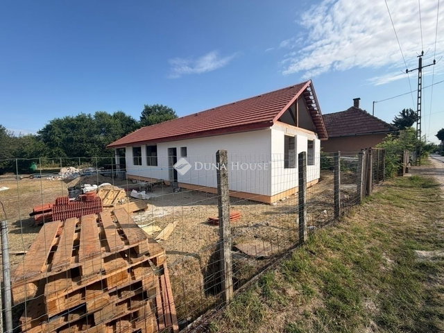 Eladó családi ház, Nyáregyházán 79 M Ft, 4 szobás