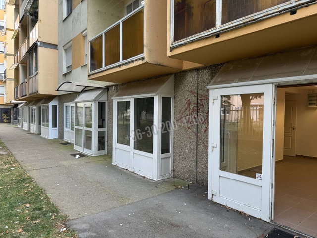 Eladó üzlethelyiség, Mosonmagyaróváron 30 M Ft