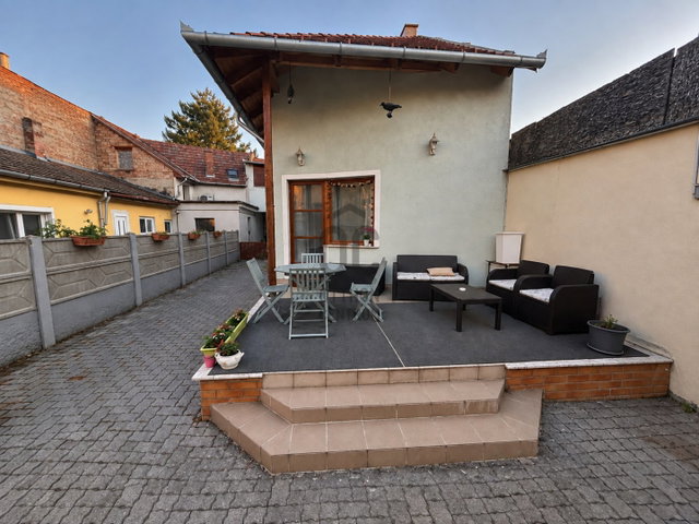 Eladó családi ház, Esztergomban 91 M Ft, 4 szobás