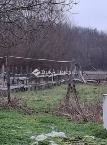 Eladó családi ház, Pápateszéren 6.8 M Ft, 2 szobás