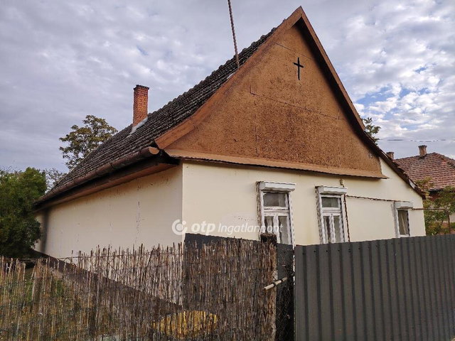 Eladó családi ház, Zagyvarékason 11 M Ft, 2 szobás