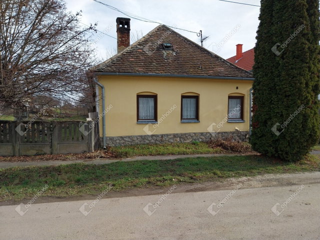 Eladó családi ház, Acsádon 17 M Ft, 2 szobás