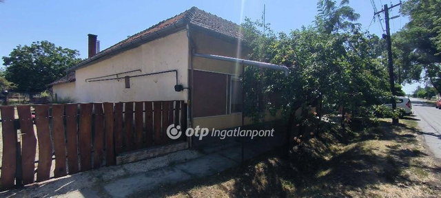 Eladó családi ház, Bélmegyeren 7.5 M Ft, 2 szobás