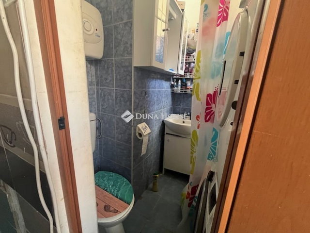 Eladó téglalakás, Pécsett, Tettye utcában 19.9 M Ft, 1 szobás