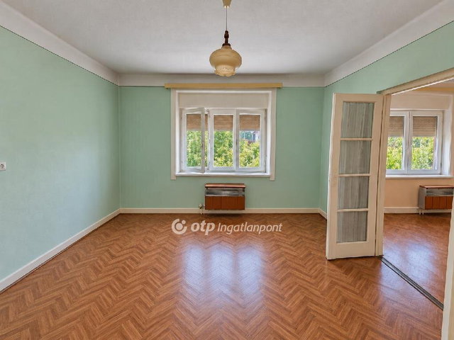 Eladó családi ház, Besnyőn 60 M Ft, 3 szobás