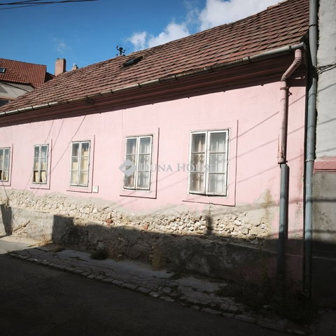 Eladó téglalakás, Pécsett, Könyök utcában 23.5 M Ft, 3 szobás
