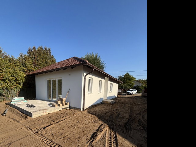 Eladó családi ház, Csörögön 102 M Ft, 4 szobás