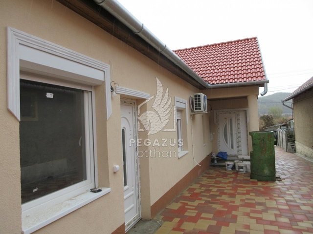 Eladó családi ház, Ózdon 24.9 M Ft, 2 szobás