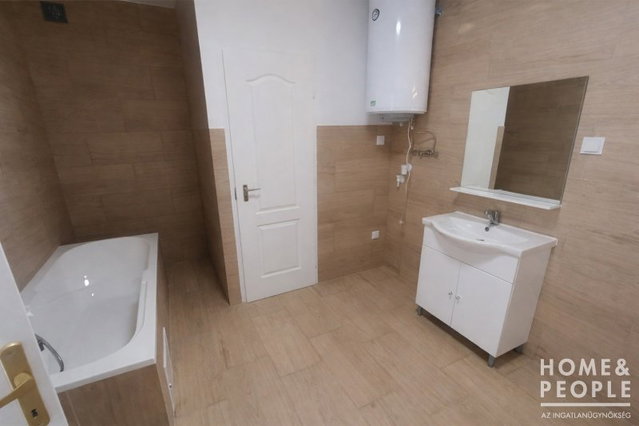 Eladó családi ház, Sándorfalván 59.99 M Ft, 3 szobás
