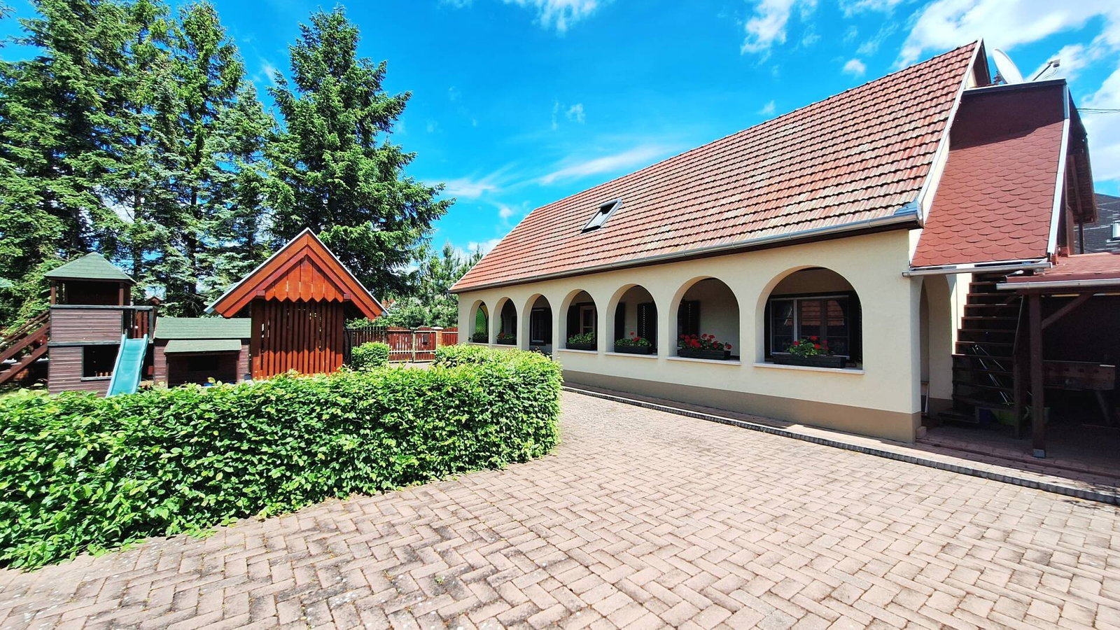 5 bed · 210m² · 158.000.000 ft