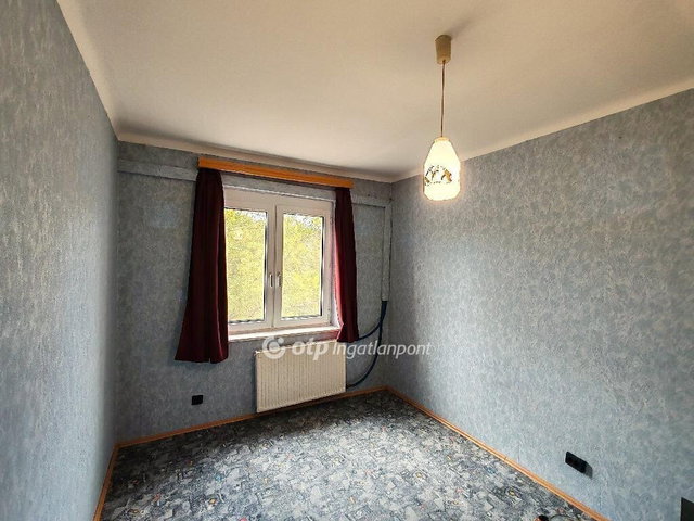 Eladó téglalakás, Egerben 39.8 M Ft, 2 szobás