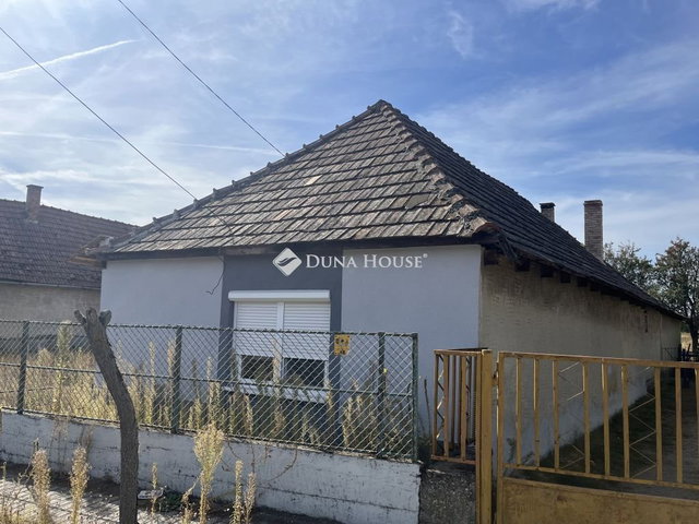 Eladó családi ház, Németkéren 25.9 M Ft, 3 szobás