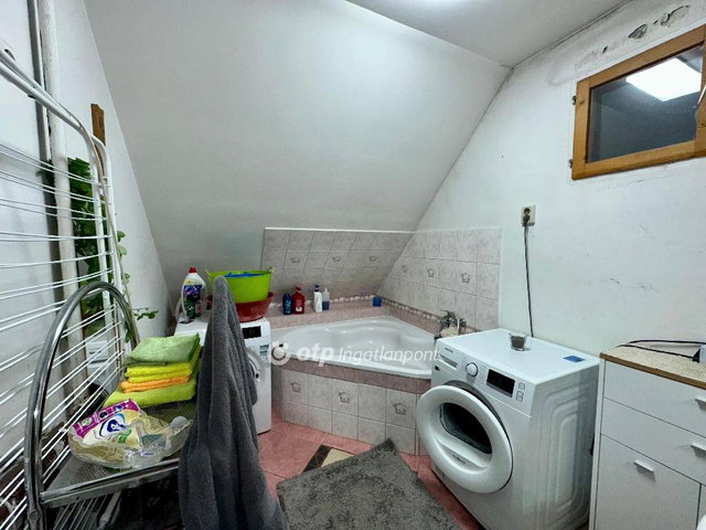 Eladó családi ház, Szigethalmon 99.9 M Ft, 6 szobás