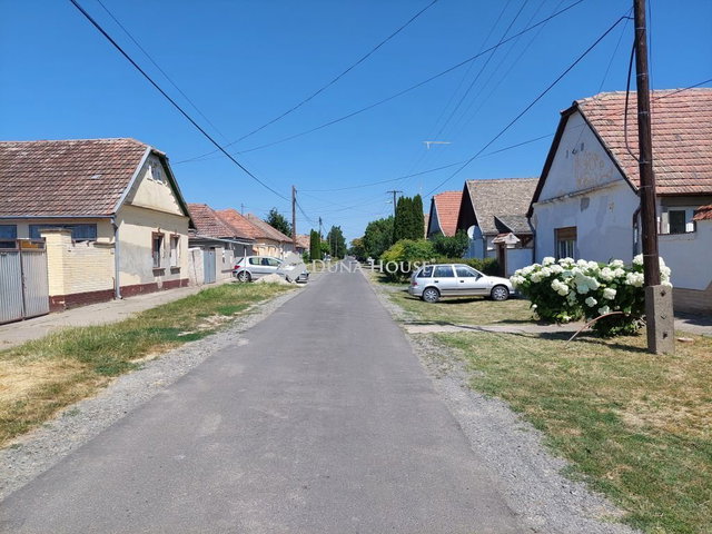 Eladó telek, Csávolyon 2 M Ft / költözzbe.hu