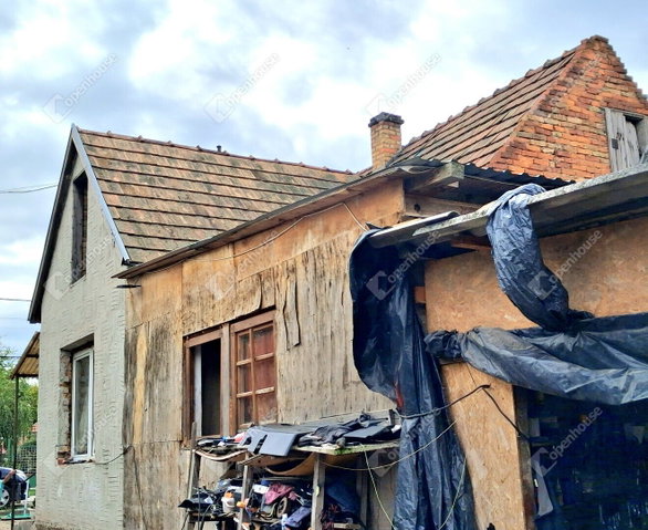 Eladó családi ház, Komáromban 29.9 M Ft, 3 szobás