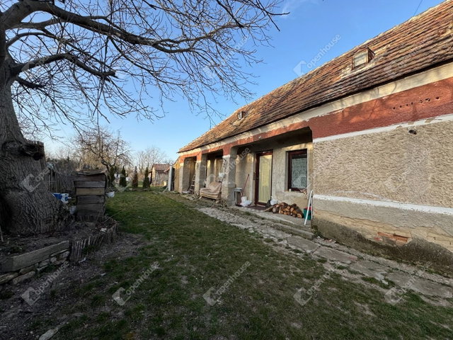 Eladó családi ház, Vámoscsaládon 17 M Ft, 3 szobás