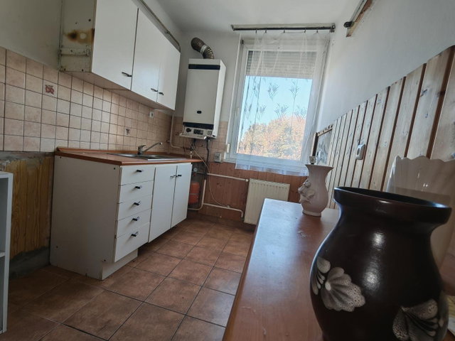 Eladó téglalakás, Komáromban 34.9 M Ft, 2 szobás