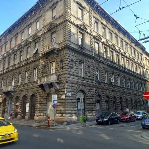 Eladó téglalakás, Budapesten, VI. kerületben, Nagymező utcában
