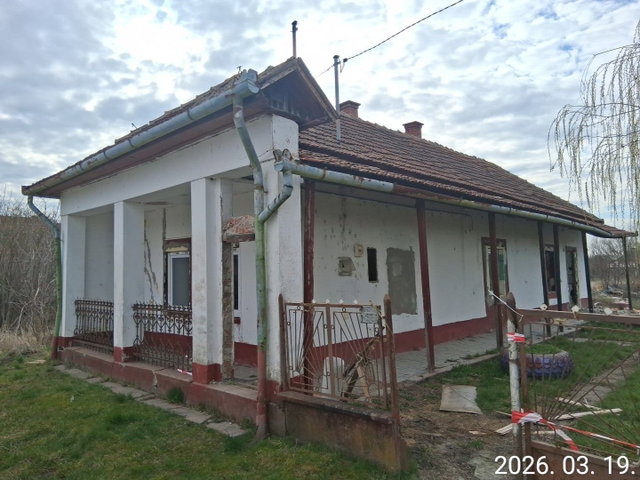Eladó családi ház, Sarudon 2.1 M Ft, 1+1 szobás