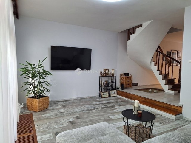 Eladó családi ház, Kecskeméten 126.9 M Ft, 5 szobás