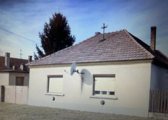 Eladó családi ház, Csikvándon 24.99 M Ft, 2 szobás
