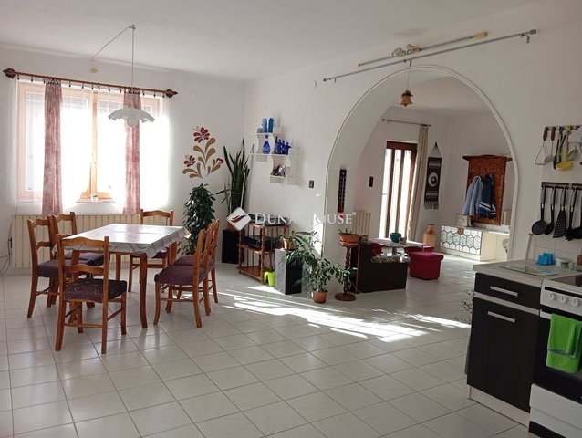 Eladó családi ház, Kiskunlacházán 85 M Ft, 5 szobás