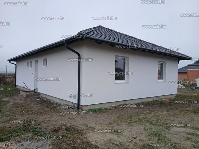 Eladó családi ház, Kiskunlacházán 77.35 M Ft, 4 szobás