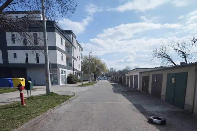 Eladó garázs, Székesfehérvárott, Fátra utcában 8 M Ft