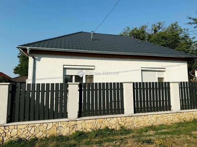 Eladó családi ház, Rádon 94.9 M Ft, 4 szobás