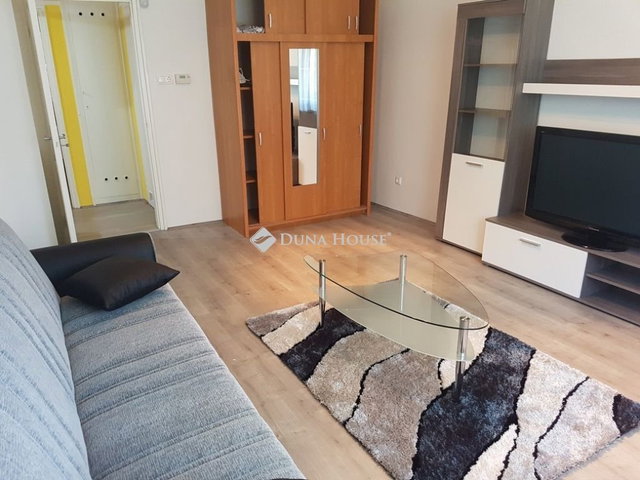Kiadó téglalakás, albérlet, Pécsett 220 E Ft / hó, 2 szobás