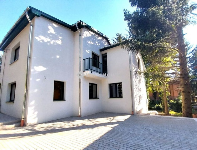 Eladó családi ház, Gyöngyösön 79.9 M Ft, 6 szobás