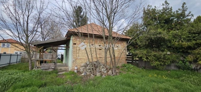 Eladó családi ház, Üllőn 53.9 M Ft, 2 szobás
