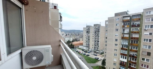 Eladó panellakás, Tatabányán 39.9 M Ft, 3 szobás