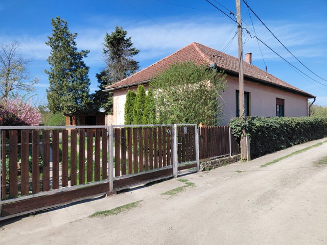 Eladó családi ház, Tápiószelén 33.99 M Ft, 2 szobás