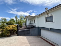 Eladó családi ház, Gyöngyösön 220 M Ft, 4 szobás