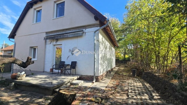 Eladó családi ház, Budapesten, III. kerületben 54.5 M Ft