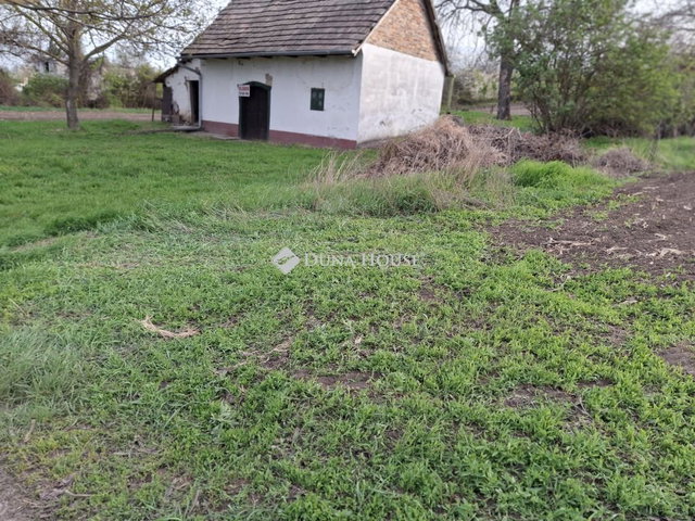 Eladó családi ház, Bicskén 20 M Ft, 1 szobás