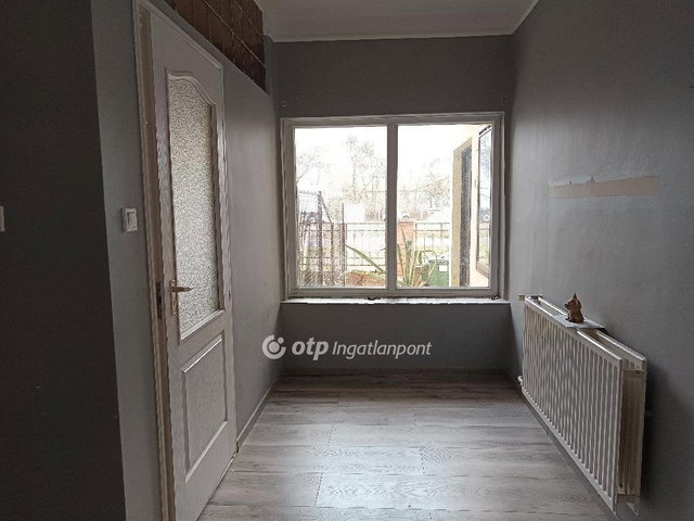 Eladó családi ház, Békésen 28.5 M Ft, 3 szobás
